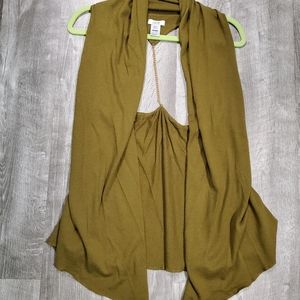 Cache green vest or cover up